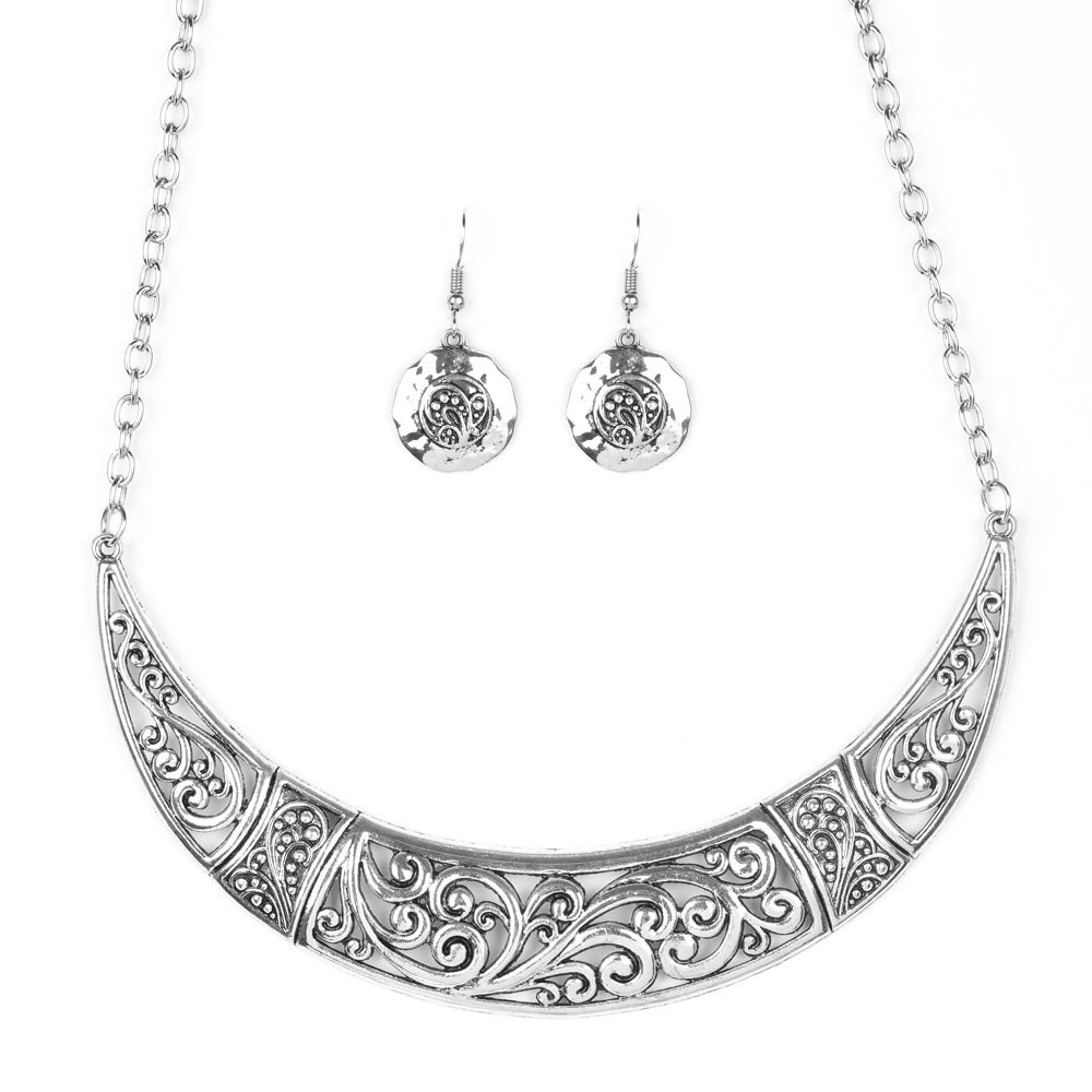 Necklace and earring set